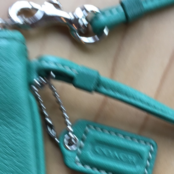 Spring green Coach wristlet - Picture 2 of 6